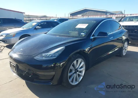 2018 Tesla Model 3 Long Range/Mid Range z USA, uszkodzony, nr VIN 5YJ3E1EA4JF148497